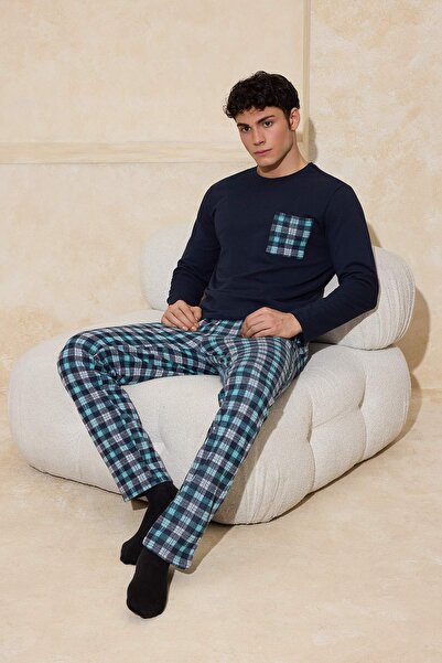 ترينديول كوليكشن طقم بيجامة محبوكة بتفاصيل جيوب منقوشة/مربعة باللون الأزرق ال...