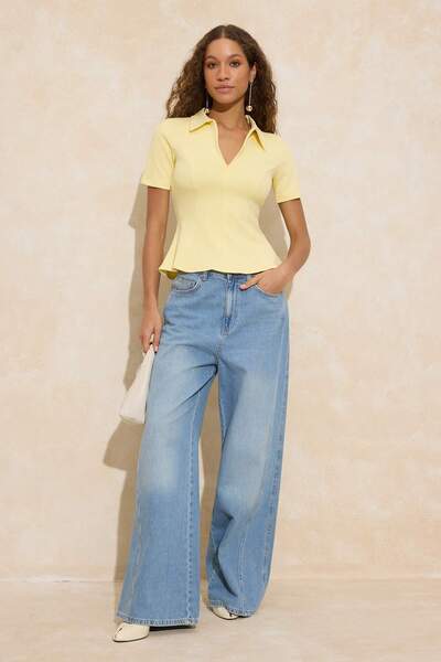 ترينديول كوليكشن بلوزة صفراء بياقة بولو ونصف سحاب وأكمام قصيرة منسوجة من قماش...