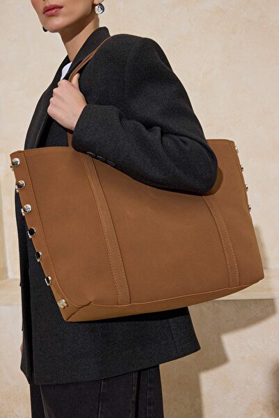 TRENDYOL SHOES Hellbraune Damen-Umhängetasche aus Wildleder in Maxi-Größe TAK...