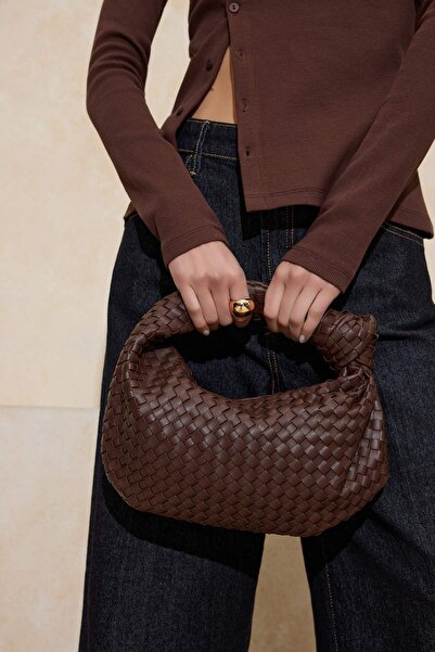 TRENDYOL SHOES Mini geantă de umăr pentru femei, maro închis, cu detalii tric...