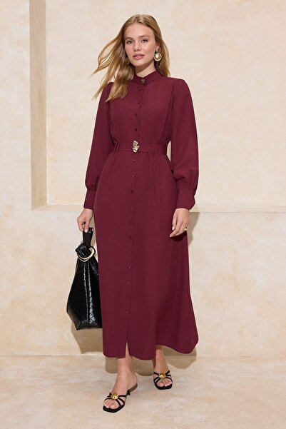 Trendyol Modest Burgunderfarbenes Baumwollkleid mit goldener Gürtelschnalle T...