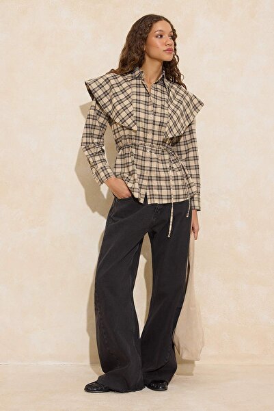 Trendyol Collection Braunes kariertes Hemd mit abnehmbarem Schal-Detail TWOAW...