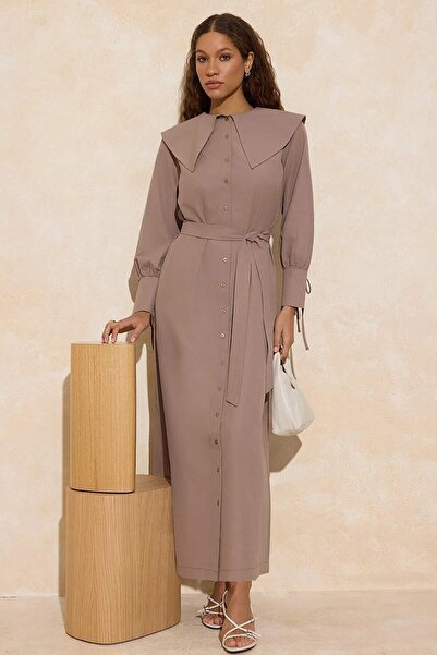 Trendyol Modest Nerzfarbenes Baumwollkleid mit großem Kragen TCTSS26EB00001