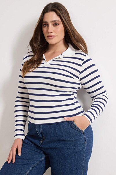 Trendyol Curve بلوزة محبوكة ذات ياقة بولو مخططة باللون الأزرق الداكن مقاس كبي...