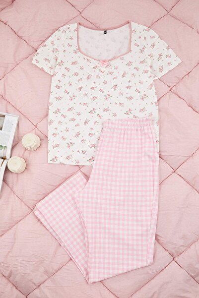 Trendyol Curve Σετ πιτζάμες με λουλουδάτο πλεκτό εκρού-ροζ μεγάλου μεγέθους T...