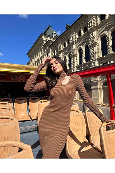 Ferraro Camel Довгорукава сукня з високим коміром і деталями на плечах для жінок