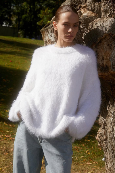 Ferraro Ecru Crew Neck Cashmere and Wool Blend Soft Textured Long Sleeve Wome...