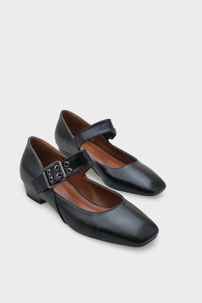 Capone Outfitters حذاء داريل ذو الكعب القصير ذو المقدمة المدببة ذو الأربطة ما...