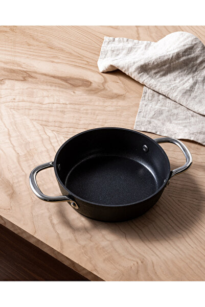 Madame Coco Noir Titanium Sahan - Black - 18 cm