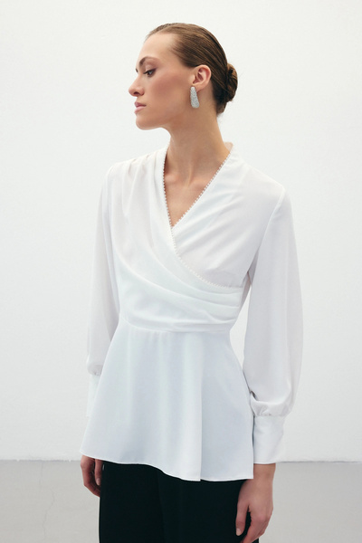 Sateen Блуза с двойни гърди и яка с мъниста в екрю