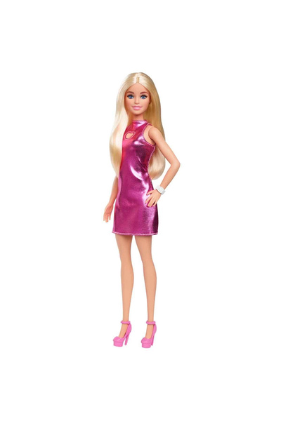 Barbie Bebek Kalp detaylı metalik pembe mini elbisesiyle sarı saçlı Barbie Fa...