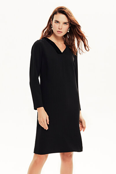 Naramaxx Kadife Detaylı Düz Kesim Elbise