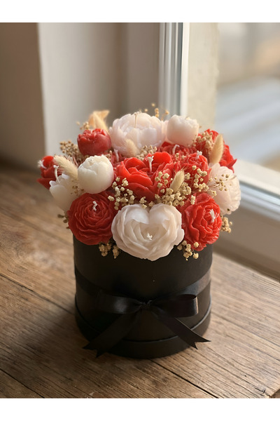 botanica Scarlet Bloom El Yapımı Buket Mum – Siyah Kutuda Premium Hediye