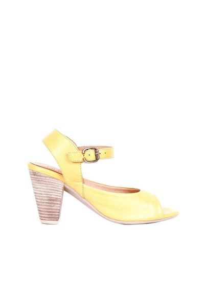 Bueno Shoes صندل نسائي بكعب من الجلد الأصفر 01wq8200