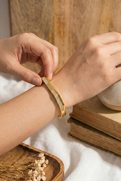 PASTELASTORE Altın Kaplama Sekizgen Damalı Kelepçe Bileklik