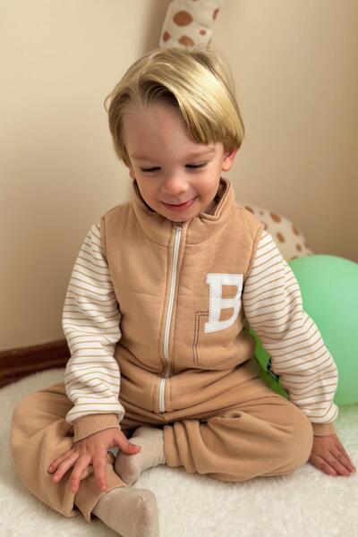 Donino Baby طقم رياضي للأولاد من دونينو حرف B مطبوع طقم فيست 2-5 سنوات، بيج