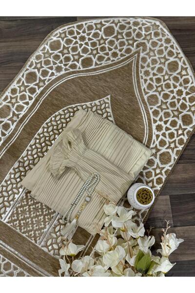 GENERAL A soft prayer rug with a luxurious design, complete with a prayer mat...