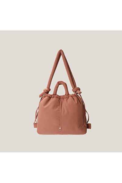 Choice حقيبة يد وردية اللون مبطنة من النايلون، بتصميم أنيق وناعم، مناسبة للنس...