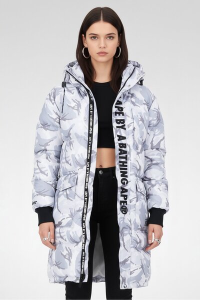 Aape By A Bathing Ape جاكيت نسائي بغطاء رأس بطبعة مموهة، متعدد الألوان