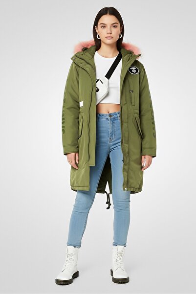Aape By A Bathing Ape جاكيت باركا بشعار العلامة التجارية للنساء، زيتوني
