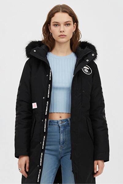 Aape By A Bathing Ape جاكيت باركا بشعار العلامة التجارية للنساء، أسود