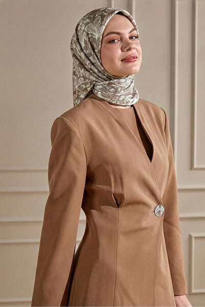 SilkTouch وشاح طبيعي بنمط الزنبق البني