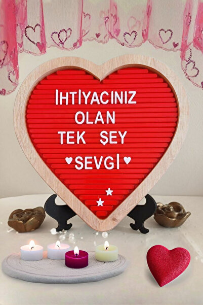 fikirstore Ahşap Kalp Çerçeveli Özelleştirilebilir Mesaj Panosu Kırmızı Zemin Beyaz Harf Setli Yazı Tahtası