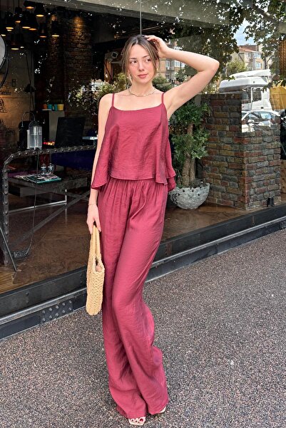 Angel Mia طقم بلوزة وبنطلون بحمالات باللون الأحمر الداكن