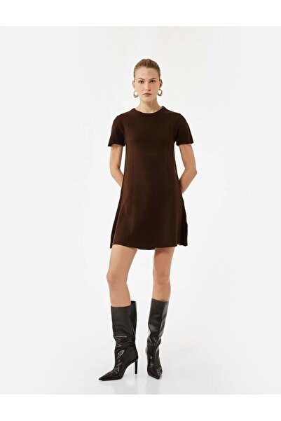 Koton Dámské oblečení Regular Fit Krátký rukáv Crew Neck A-Line Mini úpletové...