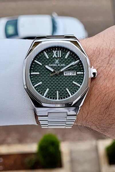 Daniel Klein Dial Green Band Metallic Color 43 mm Men's Wristwatch