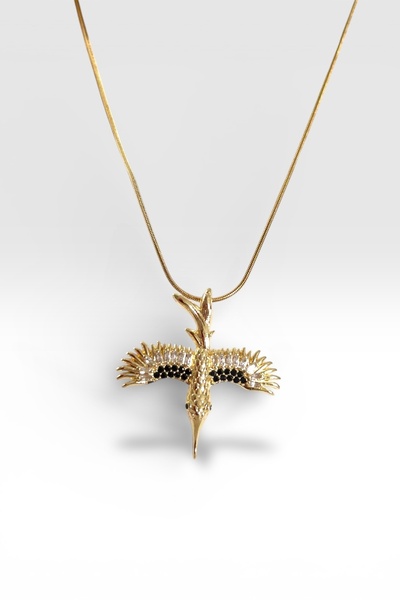 Petalia Siyah Taş Detaylı Kanatlı Figür Kolye