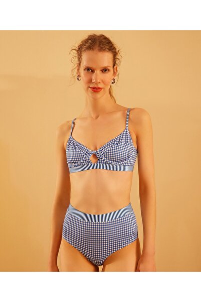 Yargıcı Askı Detaylı Bikini Üstü