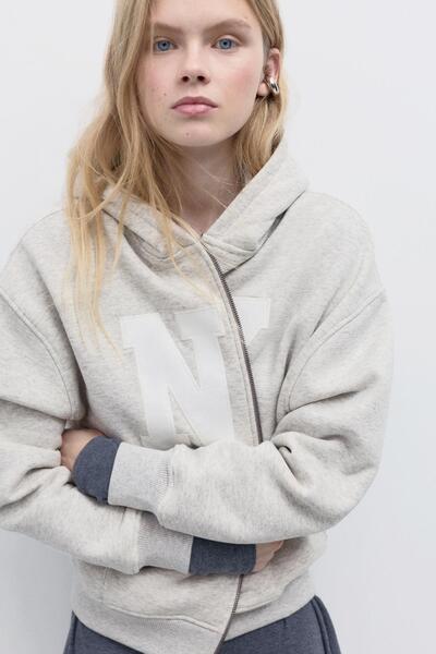 Pull & Bear Grafikli fermuarlı kapüşonlu sweatshirt