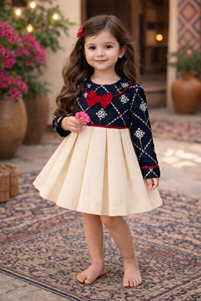 La reina petite فستان شعبي بكسرات ناعمة ونقشة ذهبية من لارينا بتيت