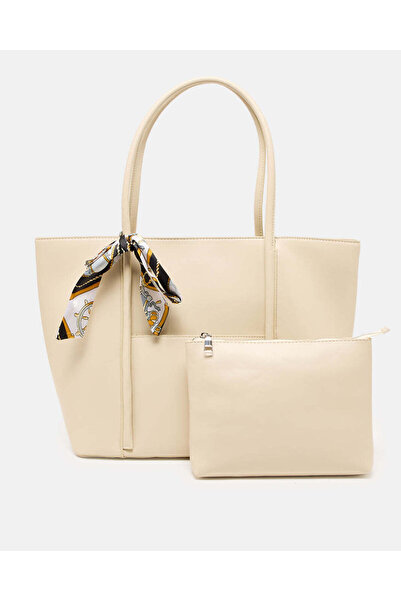 REDTAG حقيبة يد نسائية بيج اللون مزينة بوشاح مطبوع وحقيبة صغيرة