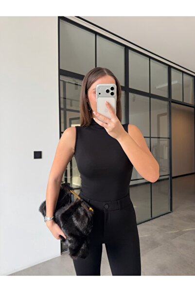 BB Bensu Buyruk Черна блуза с полуврат и без яка