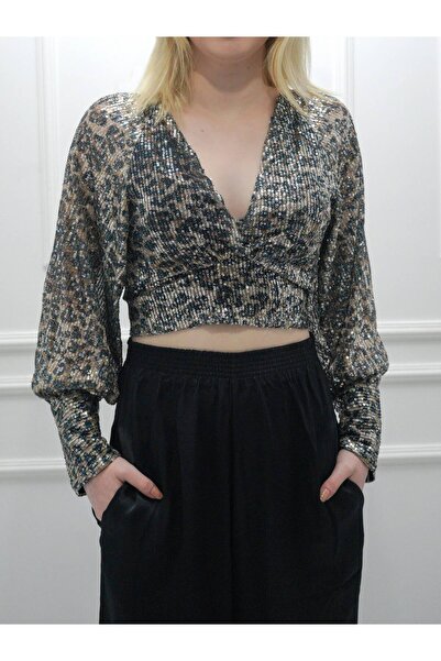 LÜKSERA Leopar Desenli Pul Payetli Kare V Yaka Şık Kadın Bluz – Modern ve Gec...
