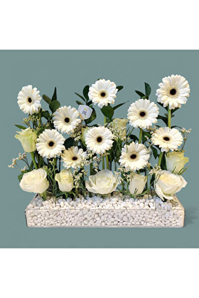 Rich and Royal Flowers مجموعة بتلات الحجر