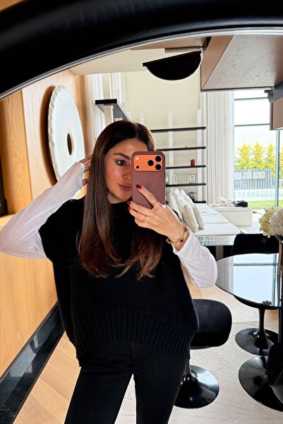 Özge Özgenç Verev Cut Oversized Sweater