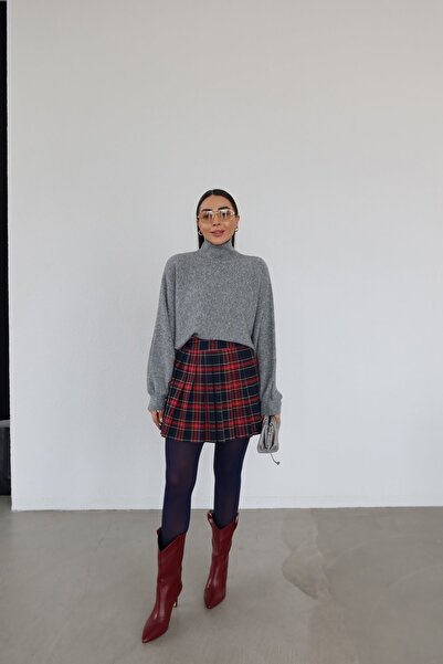 Özge Özgenç Plaid Mini College Skirt