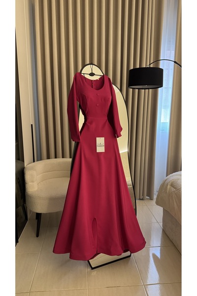 Nareen Fashion An elegant dress in a captivating fuchsia color. Its soft desi...