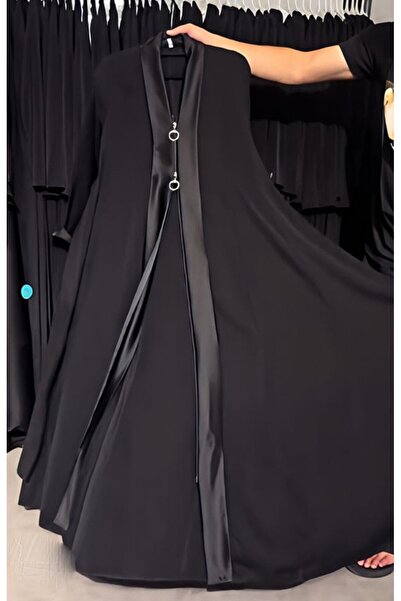 Karmen عباية رهف كريب فاخر بقصة كلوش وأكمام ساتان – أسود فاحم