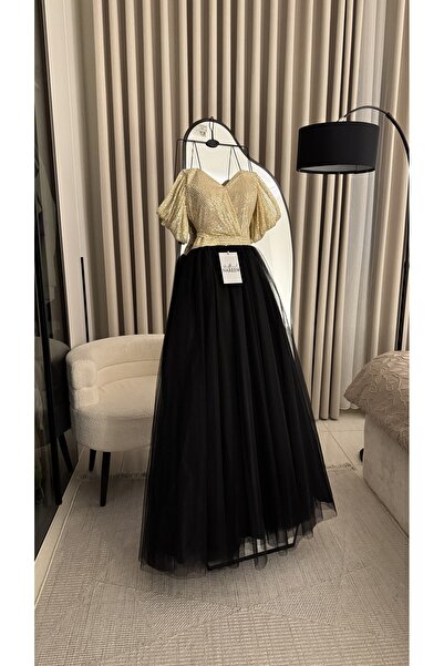 Nareen Fashion An elegant evening dress that combines luxury and sophisticati...