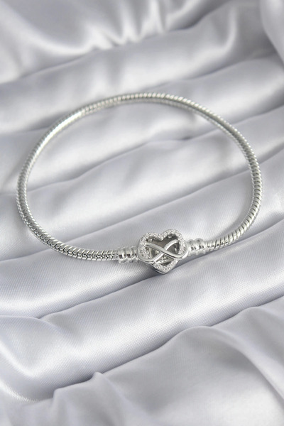 Epilons سوار نسائي من النحاس الفضي مع حجر الزركون على شكل قلب وتصميم اللانهاية