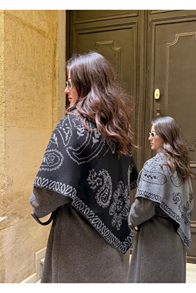KİLİGİSTANBUL Double Sided Triangle Cut Shawl