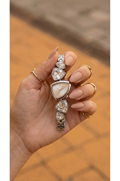 KLISHE Butik ساعة نسائية فضية اللون من الفولاذ المرصع بالأحجار - تصميم أنيق و...