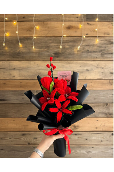 BERDELLA Şönil Kırmızı Lilyum Buket Aranjmanı - Solmayan Hediyelik