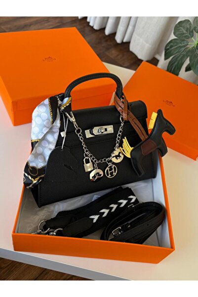 GGGG Bags with their accessories