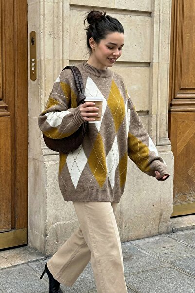 InStyle Плетен пуловер в кремаво с баклава мотив и полукръгла яка