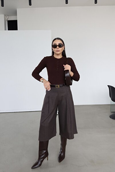 Özge Özgenç Striped Capri Shorts